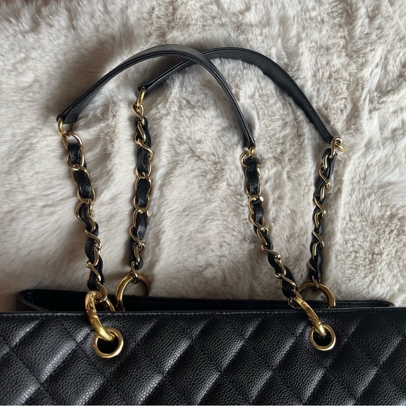CHANEL Grand Shopping Tote in Black Caviar Leather - Picture 5 of 15